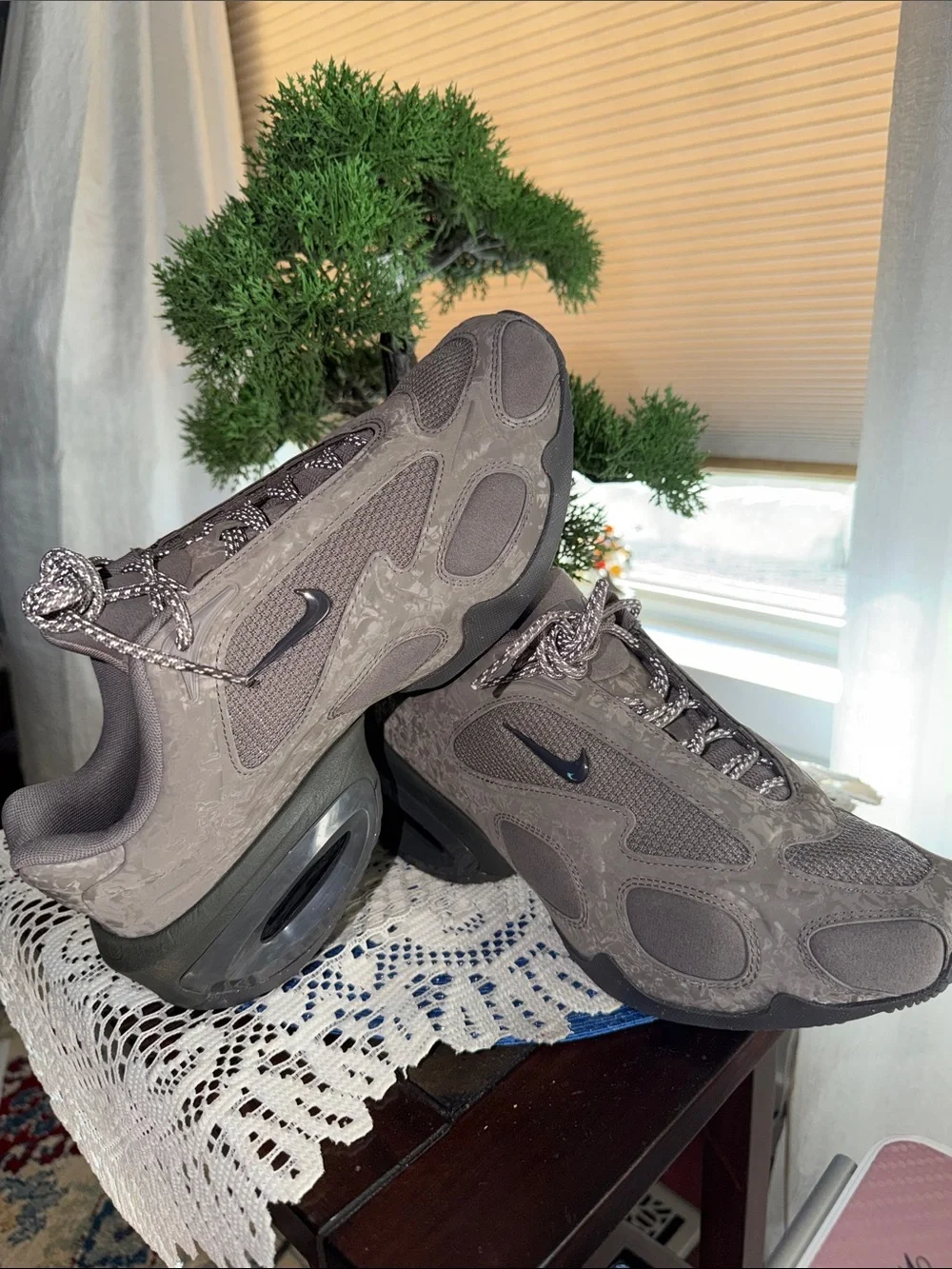 Nike Air Max Craze Women’s 9.5/Men’s 8 Tonal Taupe/Gray.